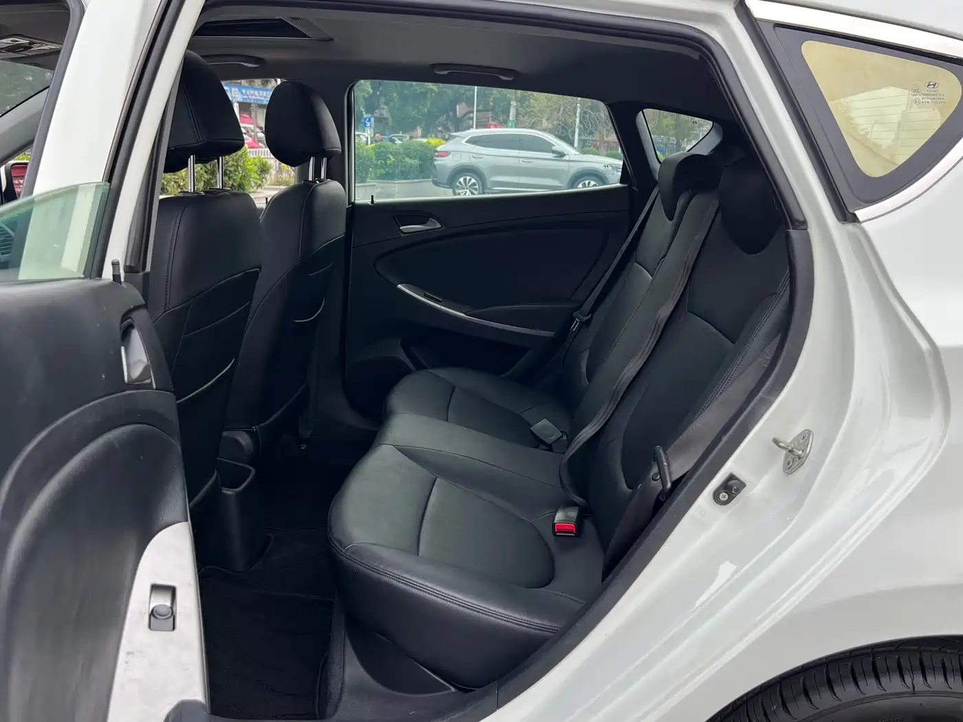Hyundai Reina 2014 Model 1.4L Automatic GLX фото 16