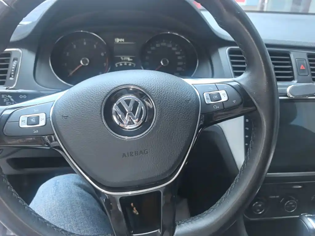 Photo 11 - Volkswagen Lavida Tour