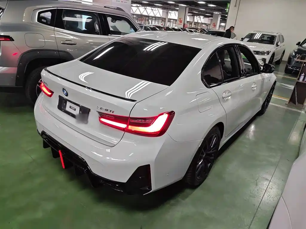 BMW 3 Series 2023 330i M Sport Shadow Edition фото 5