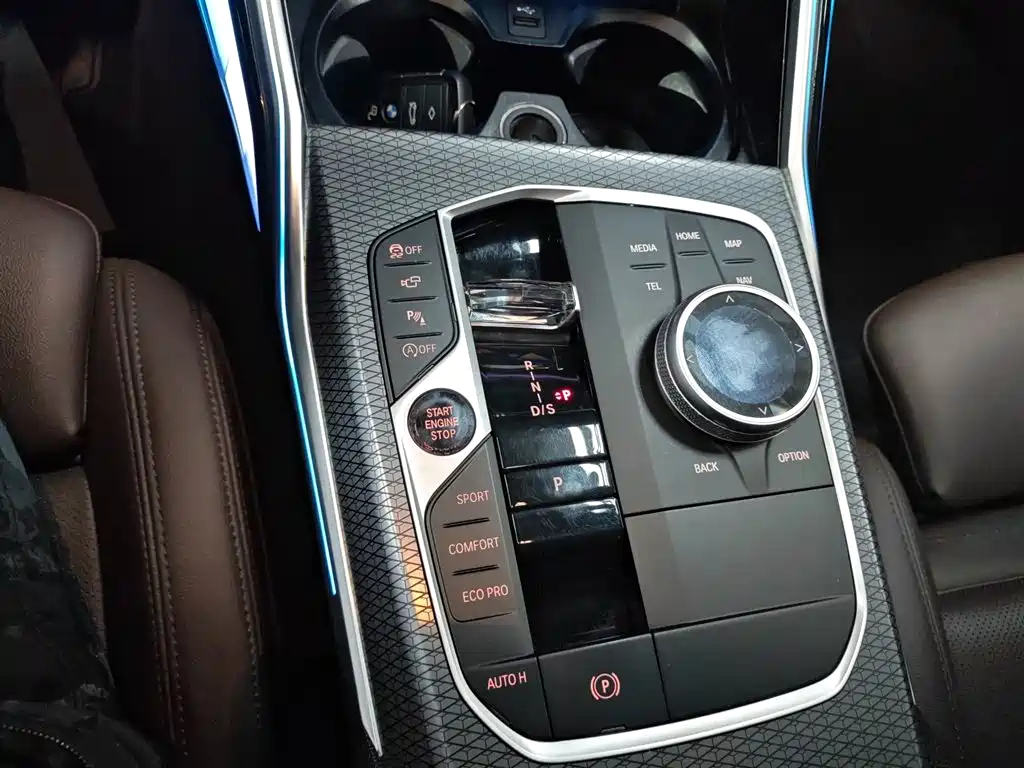 BMW 3 Series 2023 330i M Sport Shadow Edition фото 10