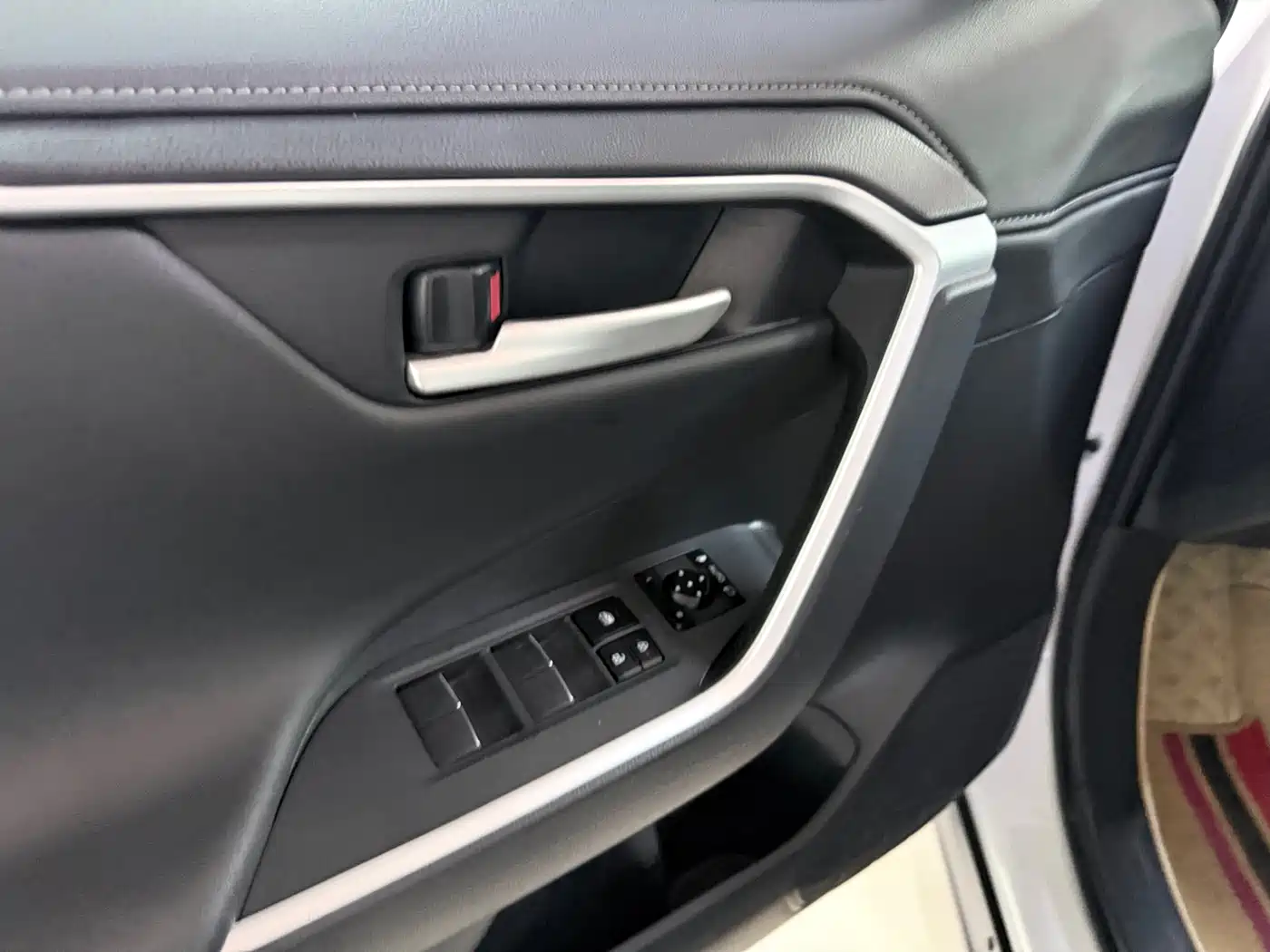 Toyota Wildlander 2023 2.0L CVT FWD Luxury PLUS фото 9