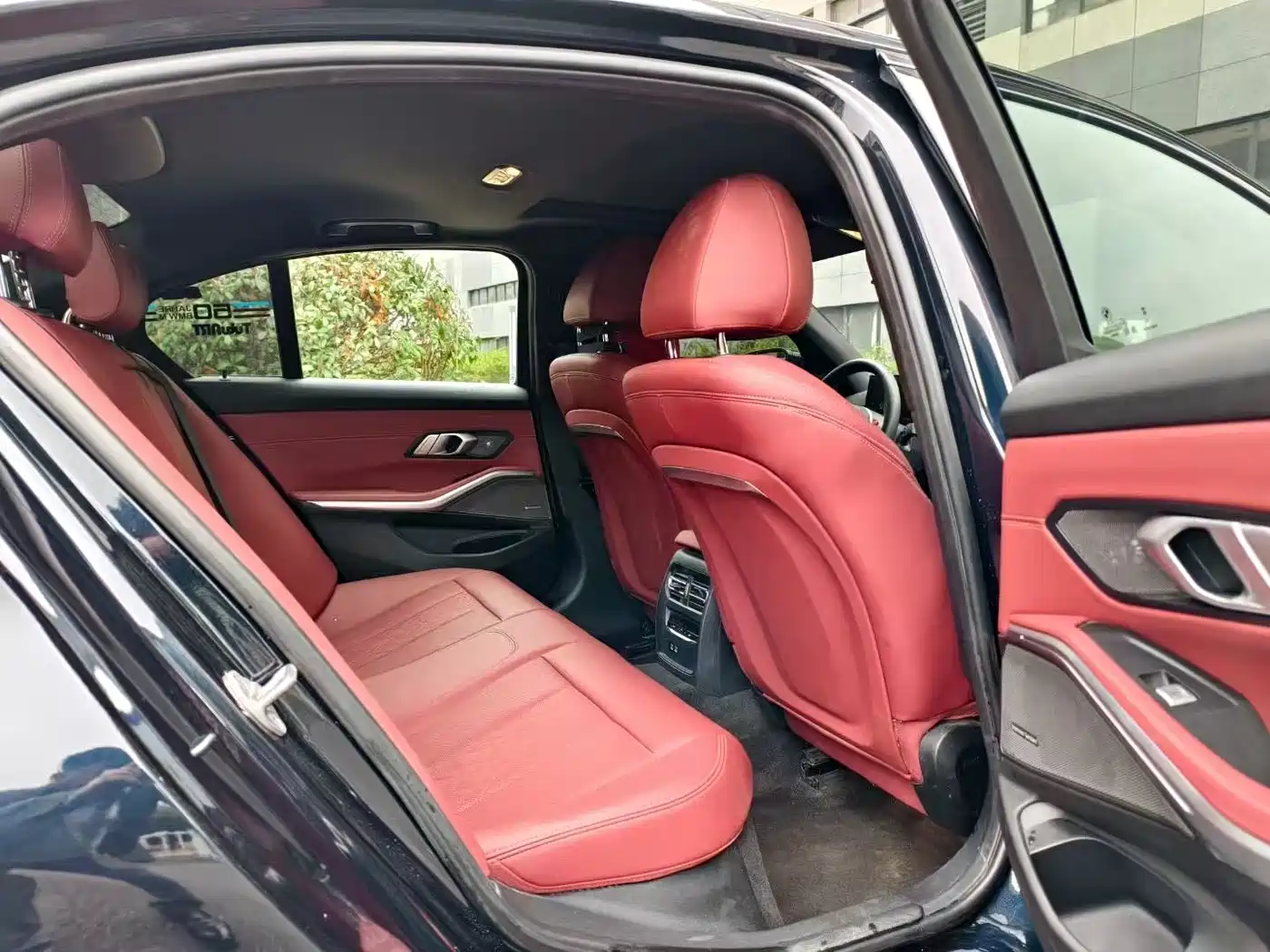 BMW 3 Series 2023 330Li M Sport Dark Night Package фото 6