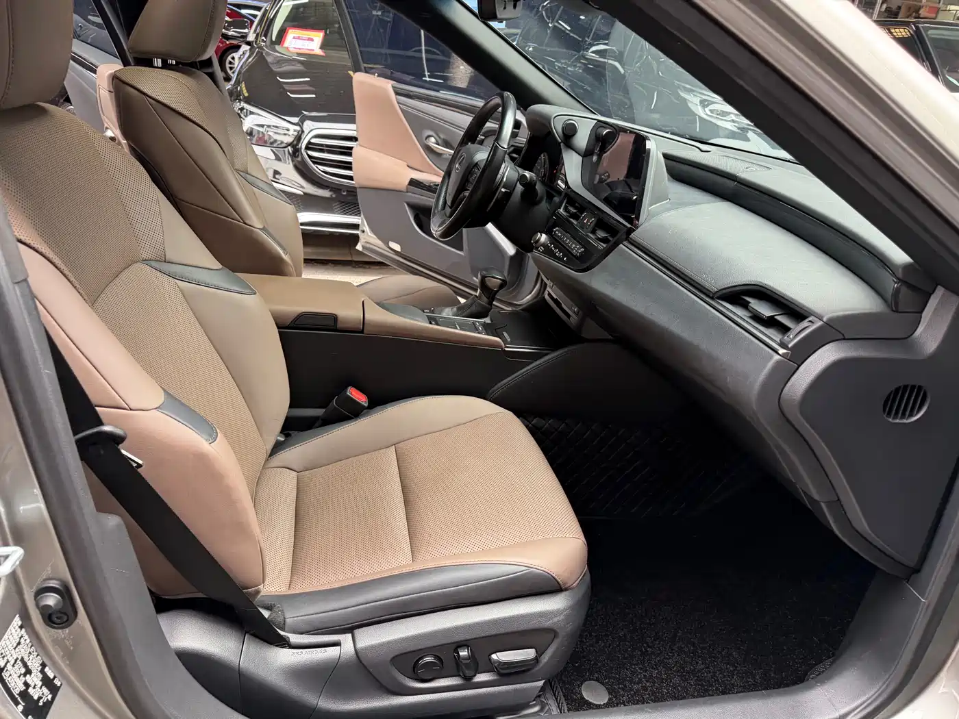 Lexus ES 2021 200 Excellence Edition фото 21