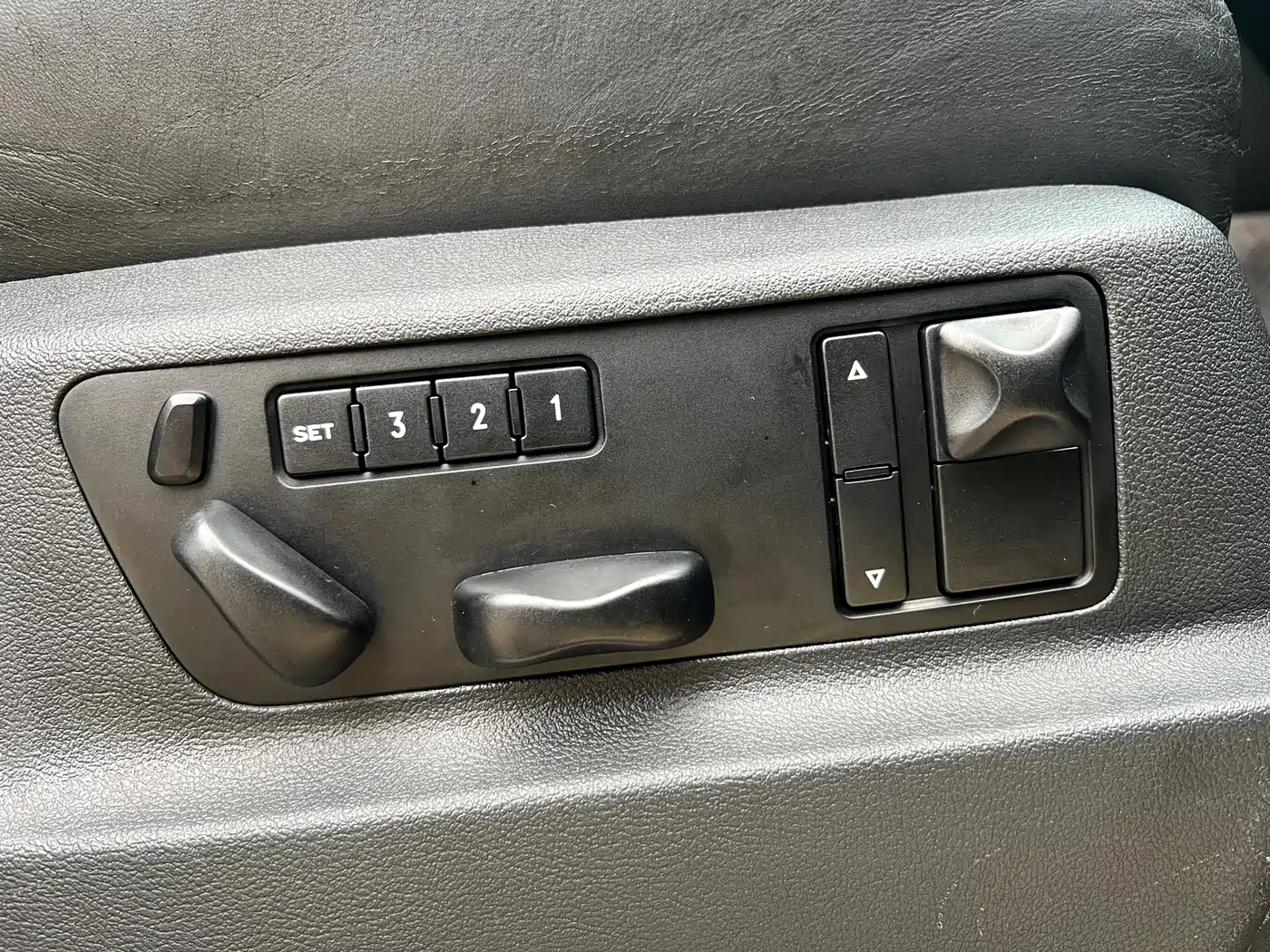 Porsche Cayenne 2007 Model Cayenne Turbo 4.8T фото 16