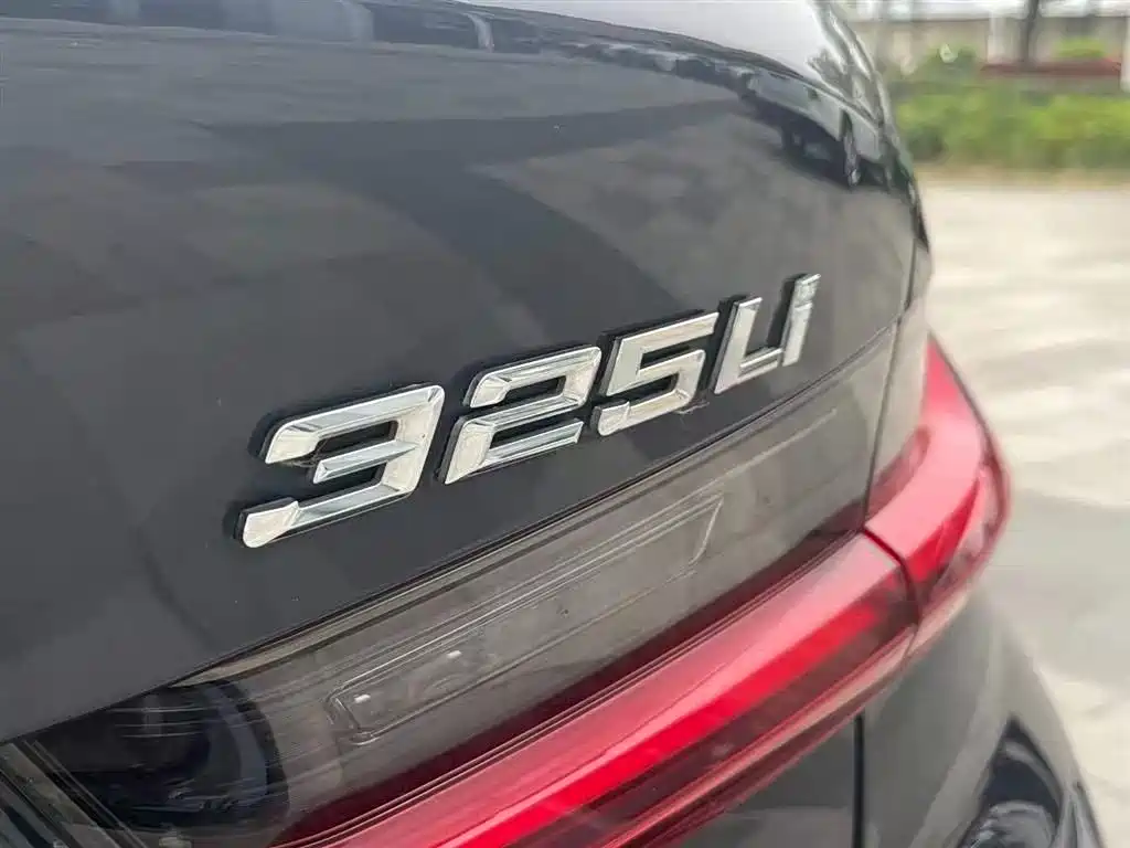 BMW 3 Series 2022 Facelift 325Li M Sport Shadow Edition фото 22