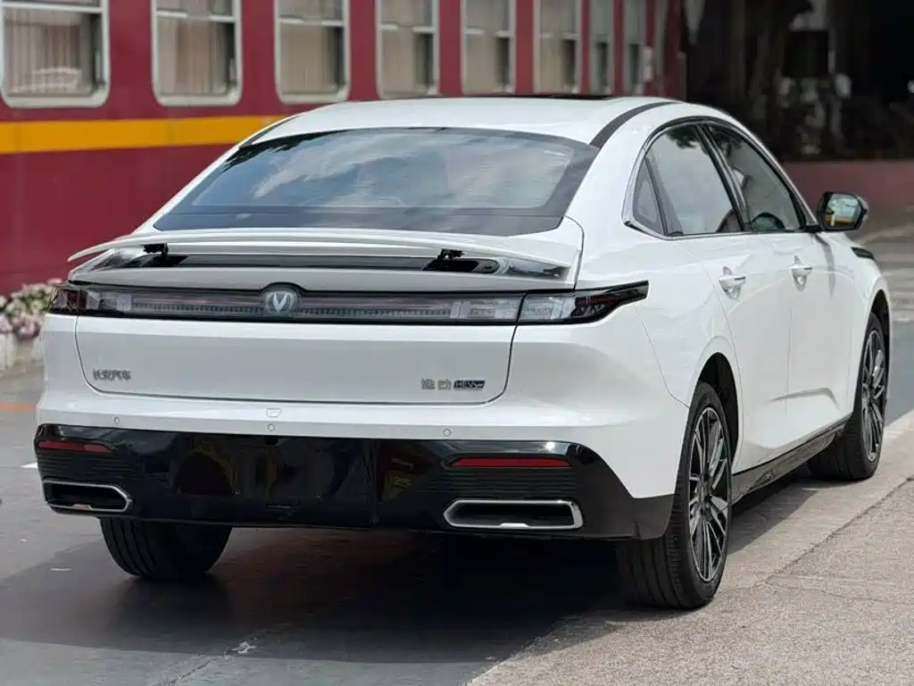 Фото 9 - Changan Eado