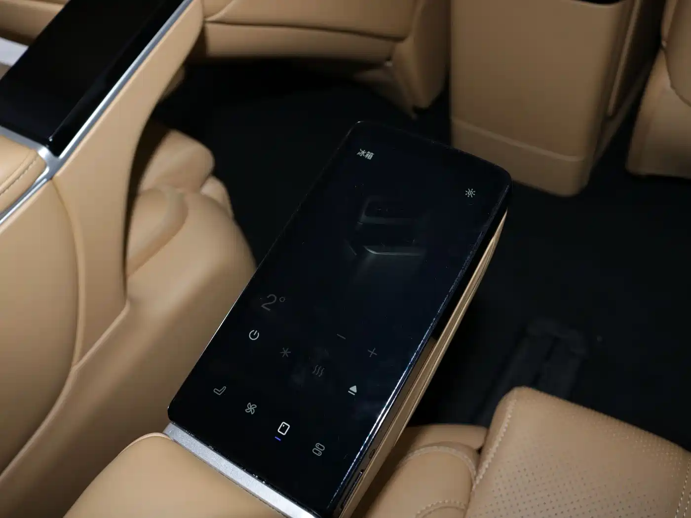 Voyah Auto Voyah Dreamer 2025 PHEV AWD Flagship Kunpeng Edition фото 24