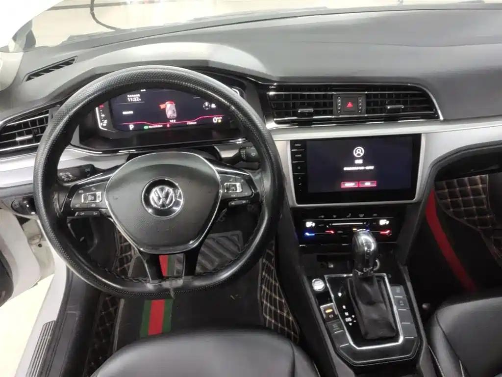 Volkswagen Lamando 2021 280TSI DSG Luxury Phantom Edition фото 10