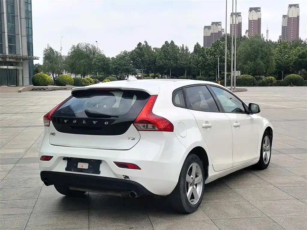 Volvo V40 2016 T3 Comfort Edition фото 6