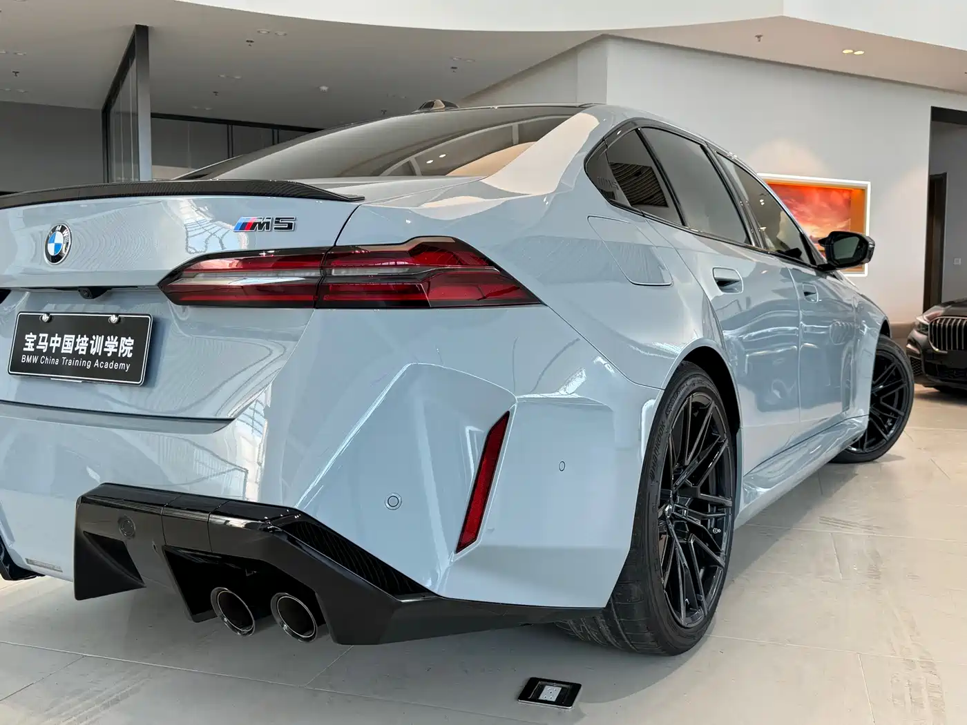 BMW M5 New Energy 2025 M5 фото 11