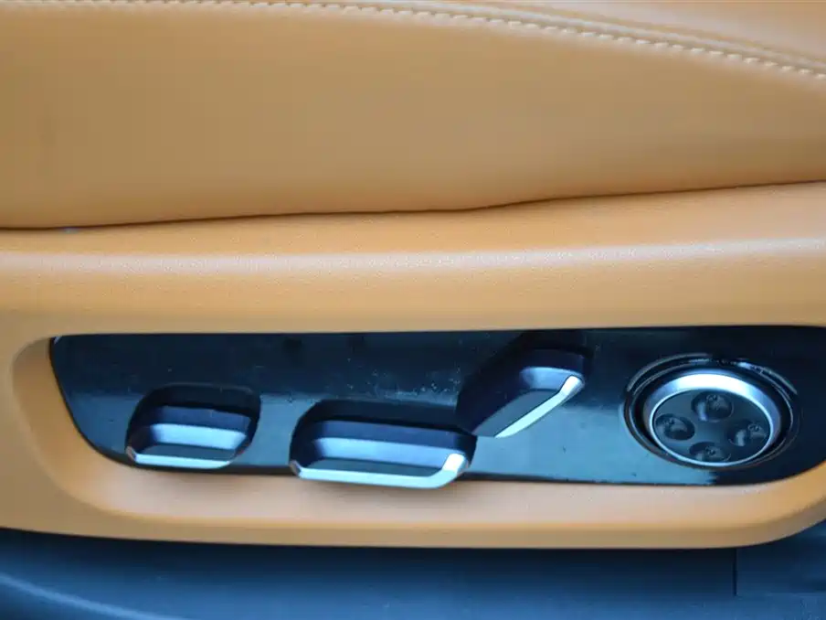 AITO Wenjie AITO M8 2025 Extended Range Max 37kWh 5-Seater фото 11