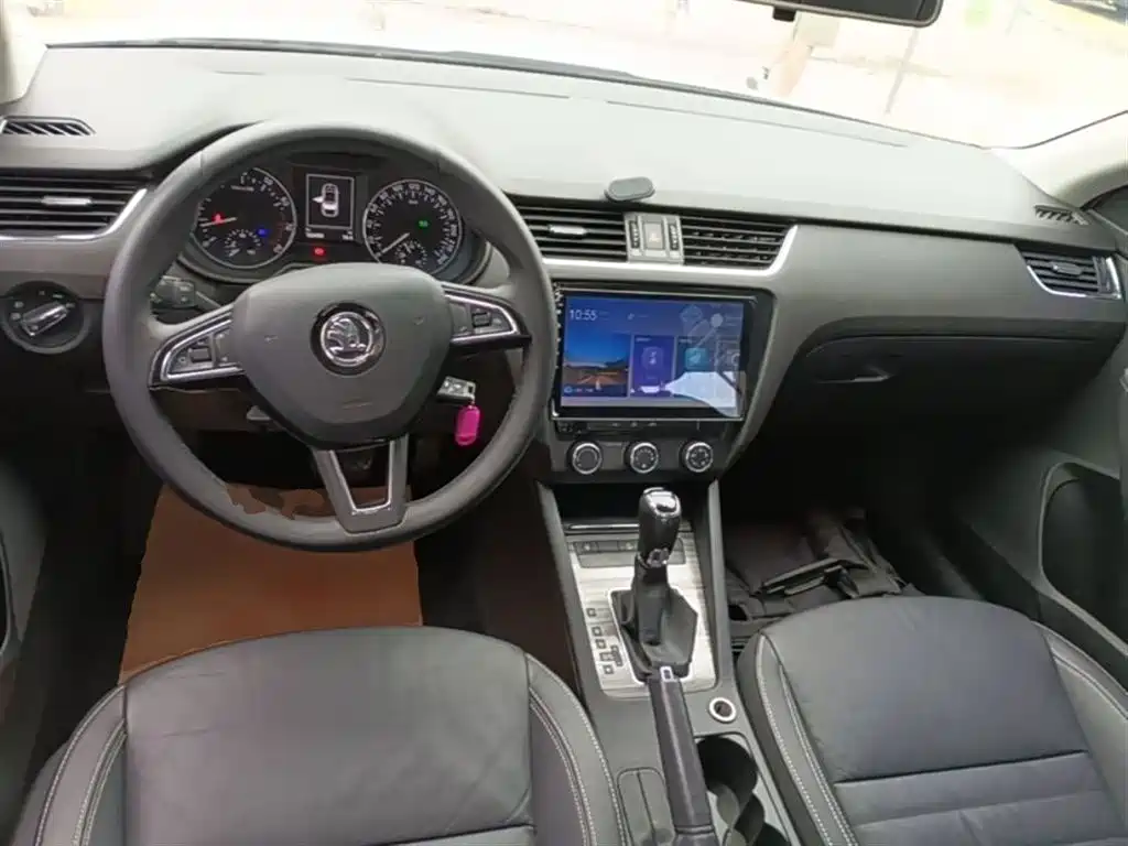 Škoda Octavia 2017 1.6L Automatic Smart Edition фото 10