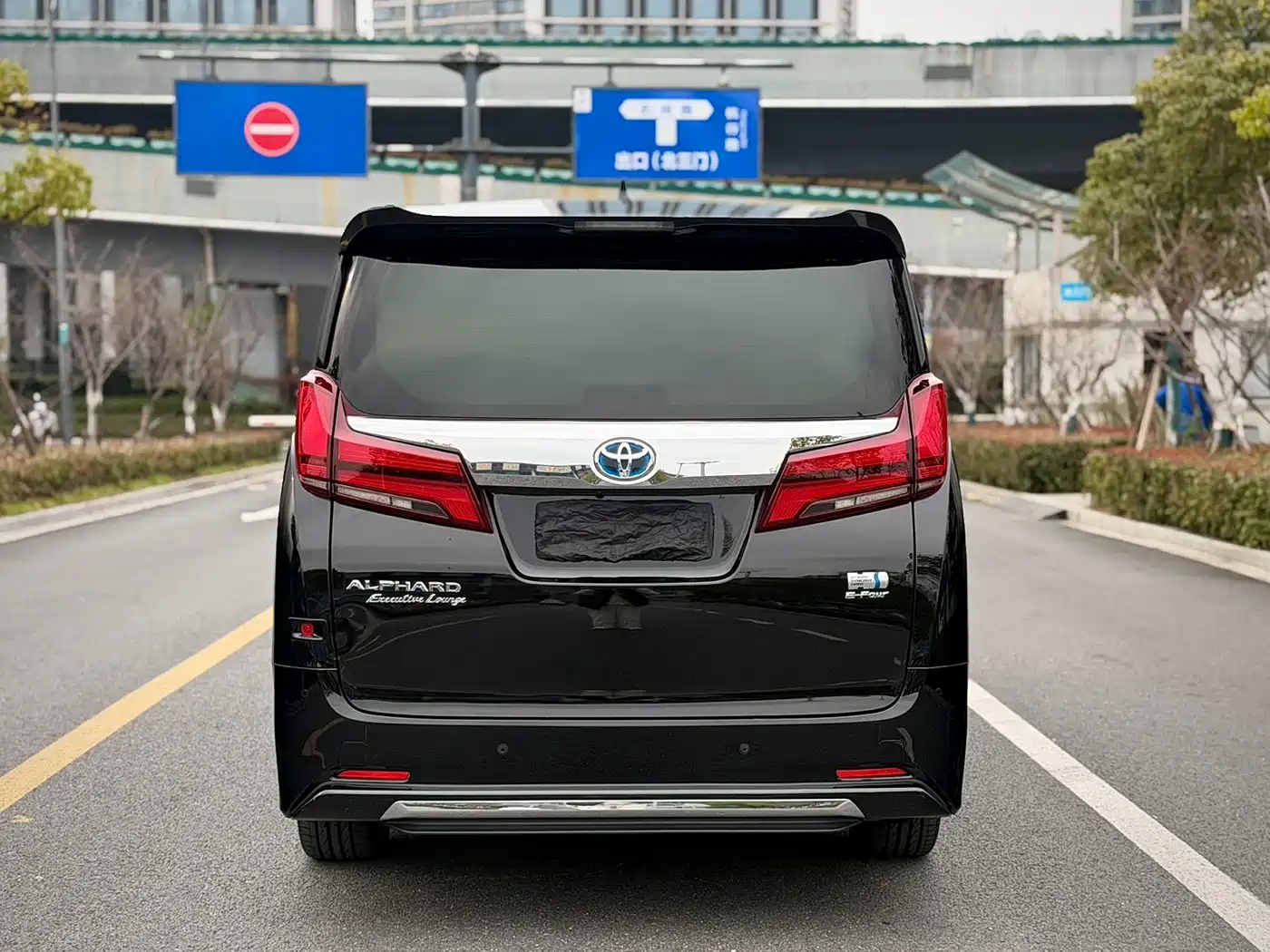 Toyota Alphard 2021 Hybrid 2.5L Premium фото 4