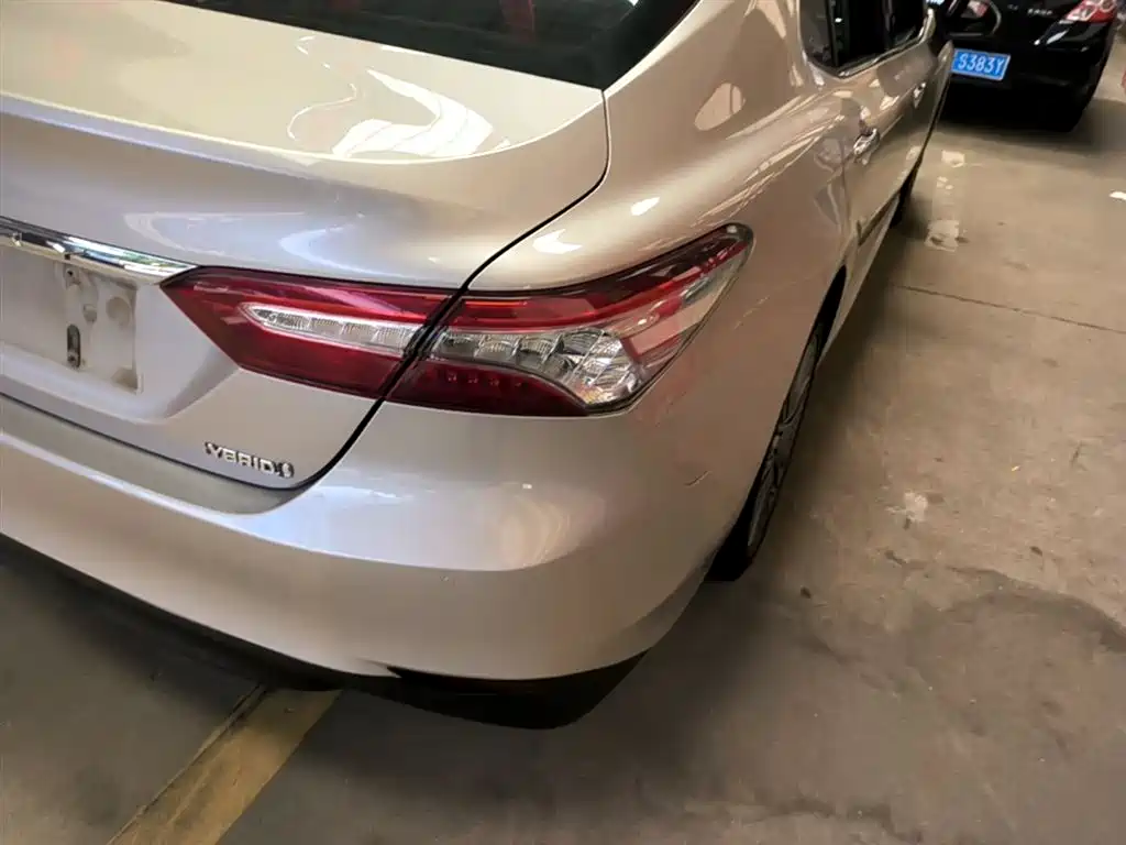 Toyota Camry 2018 Hybrid 2.5HG Luxury Edition фото 8