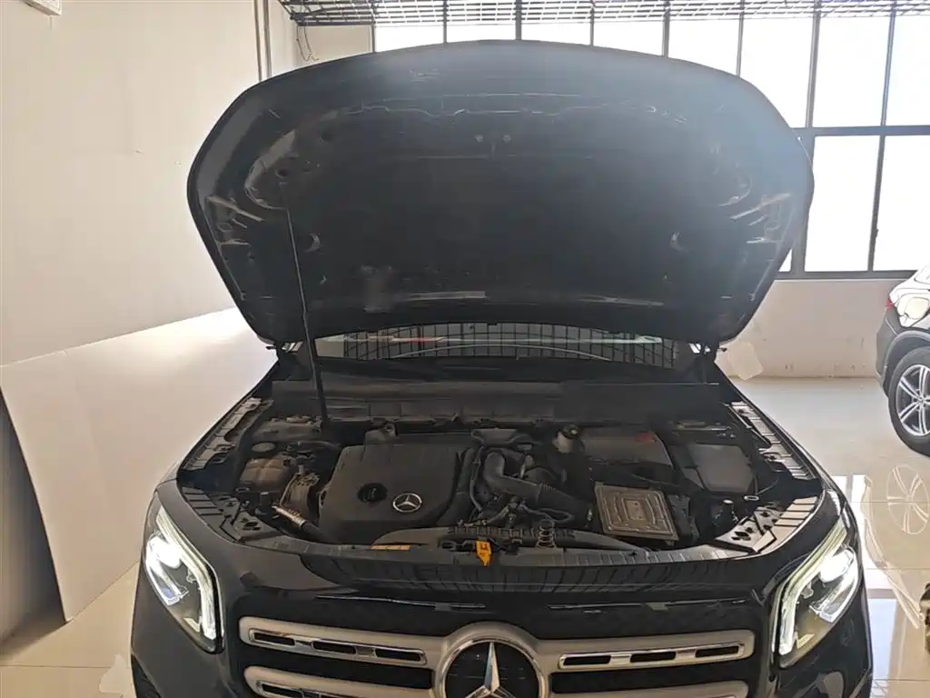 MERCEDES-BENZ GLB