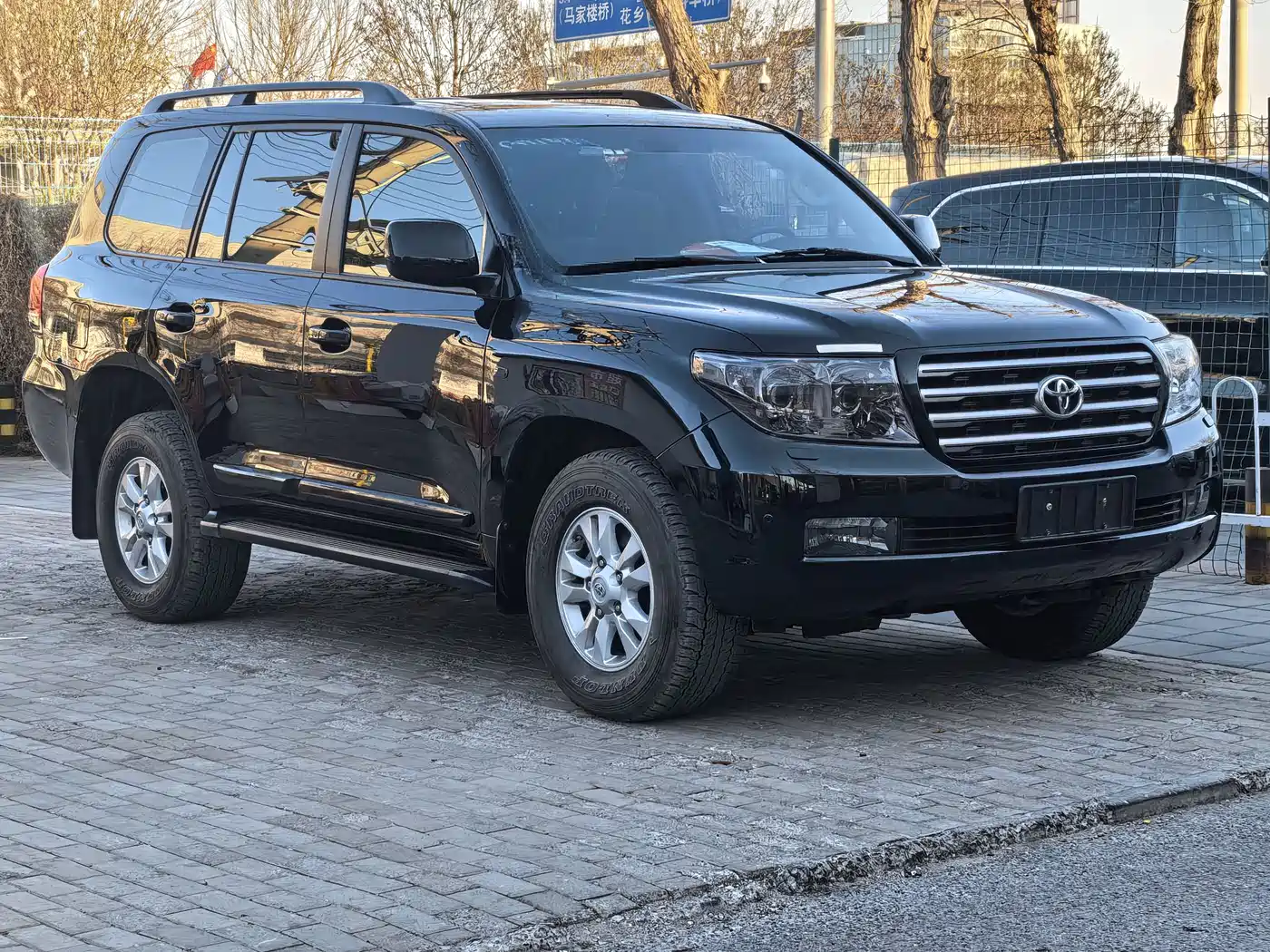 Toyota Land Cruiser 2010 Model 4.7L Automatic VX фото 3