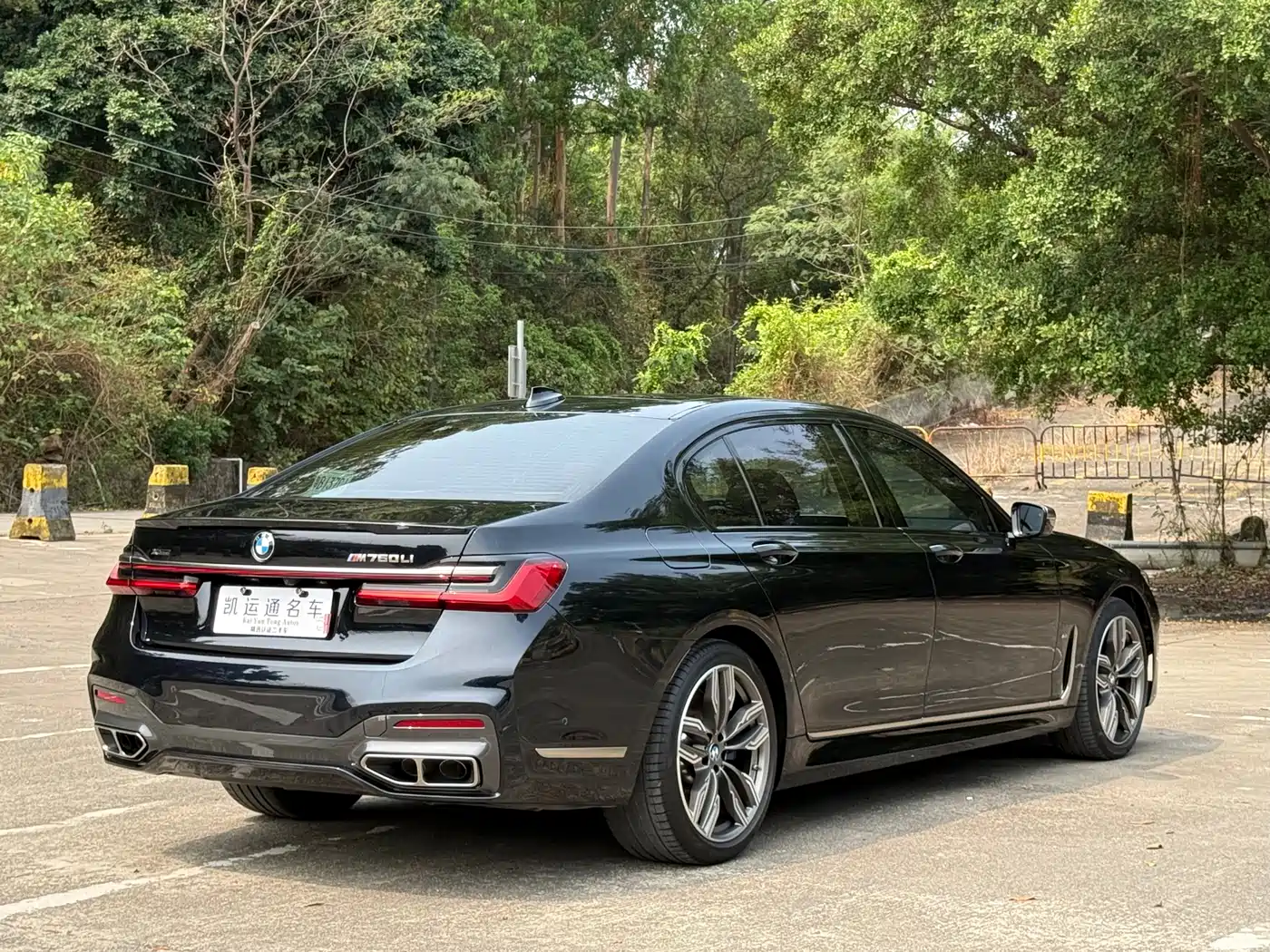 BMW 7 Series 2019 M760Li xDrive V12 Sport Package фото 15