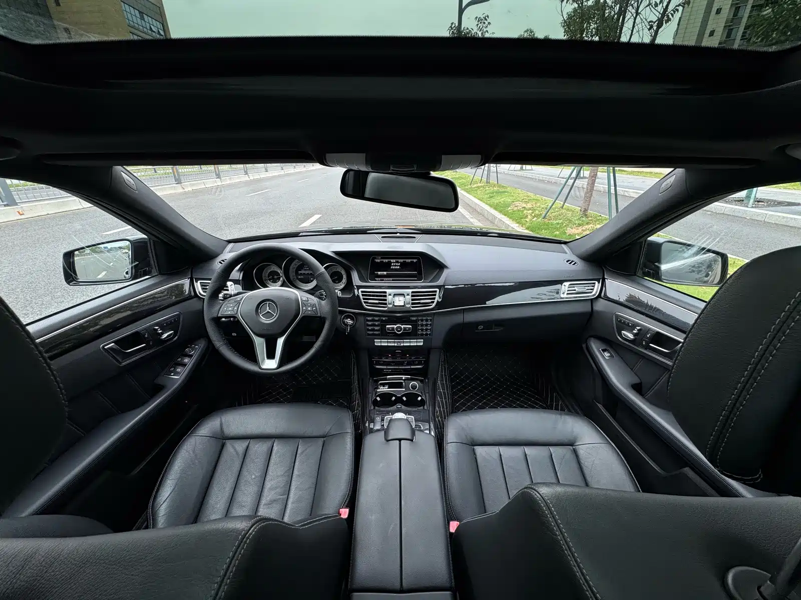 Фото 6 - Mercedes-Benz E-Class