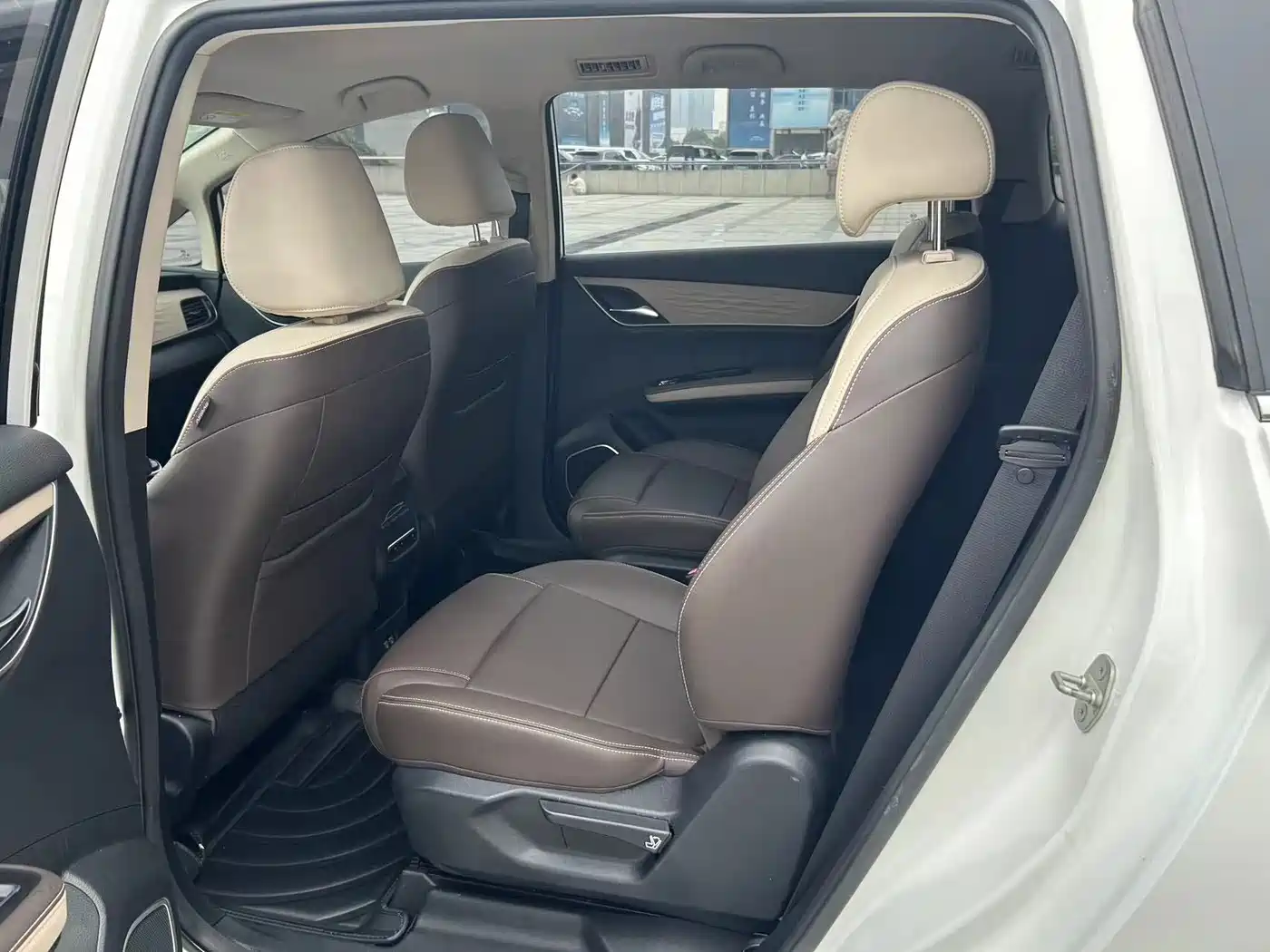 BYD Song MAX New Energy 2022 DM-i 105KM Executive Edition фото 19