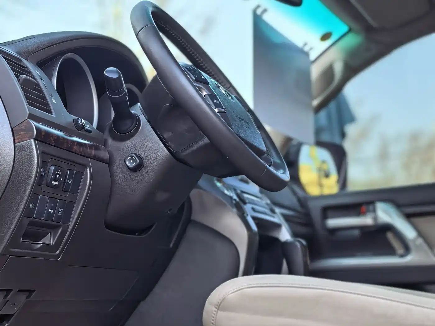 Toyota Land Cruiser 2010 Model 4.7L Automatic VX фото 9