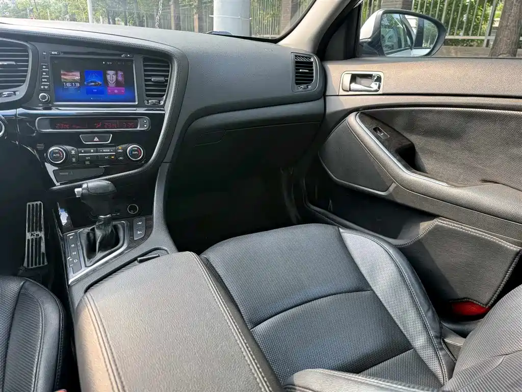 Kia K5 2015 2.0L Automatic LUX фото 7