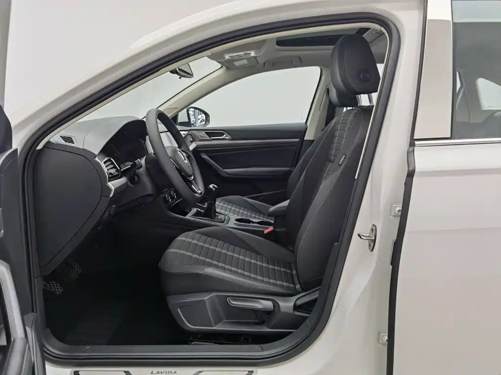 Фото 10 - Volkswagen Lavida