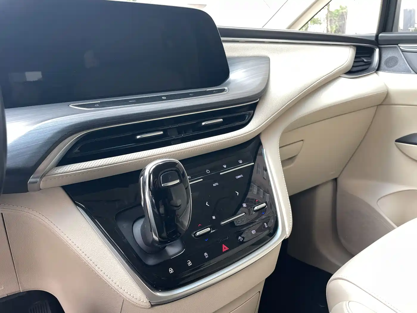 Buick GL8 2020 Model ES Landglory 653T Luxury фото 19