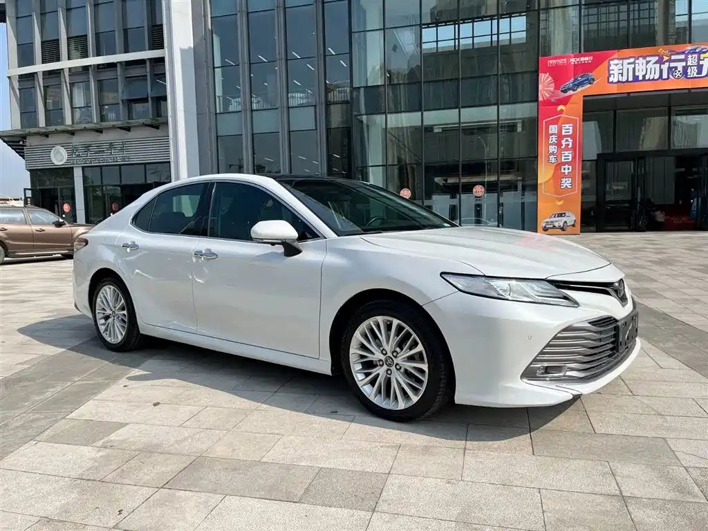 Toyota Camry 2018 2.5G Luxury Edition фото 2
