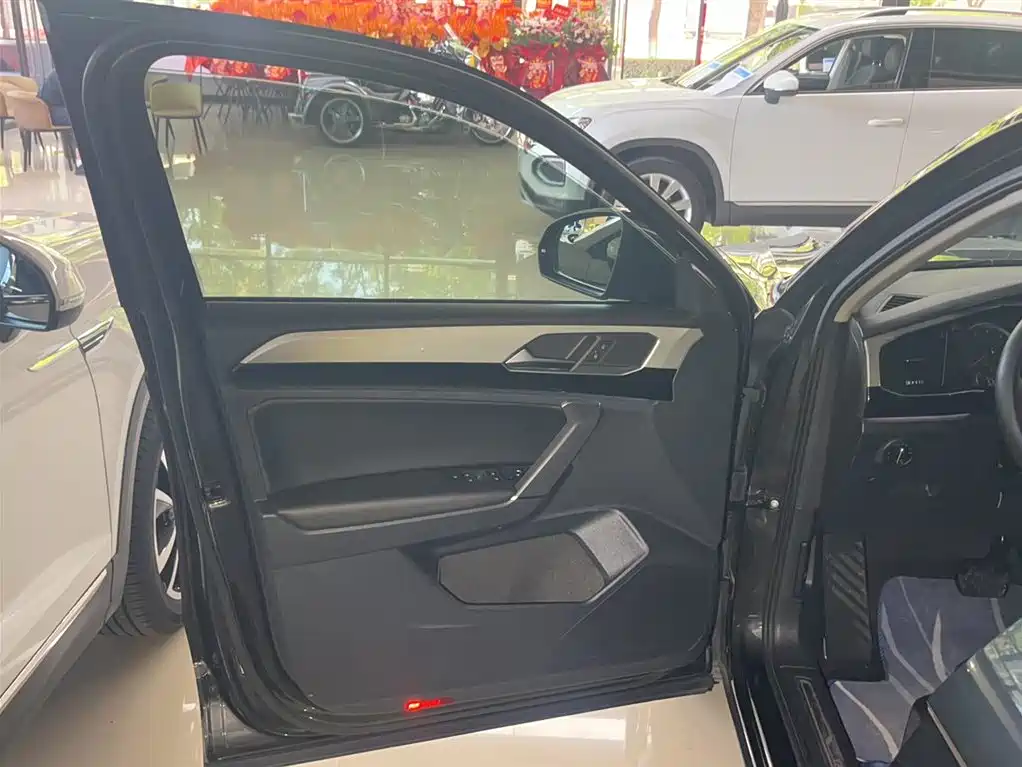 Volkswagen Tayron 2020 330TSI 2WD Luxury Smart Edition фото 4