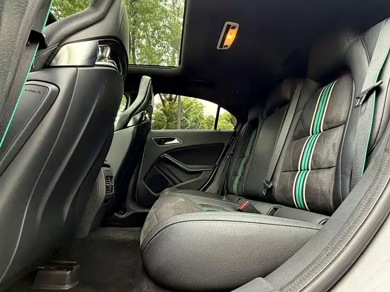 Mercedes-Benz A-Class AMG (Import) 2016 AMG A 45 4MATIC фото 6