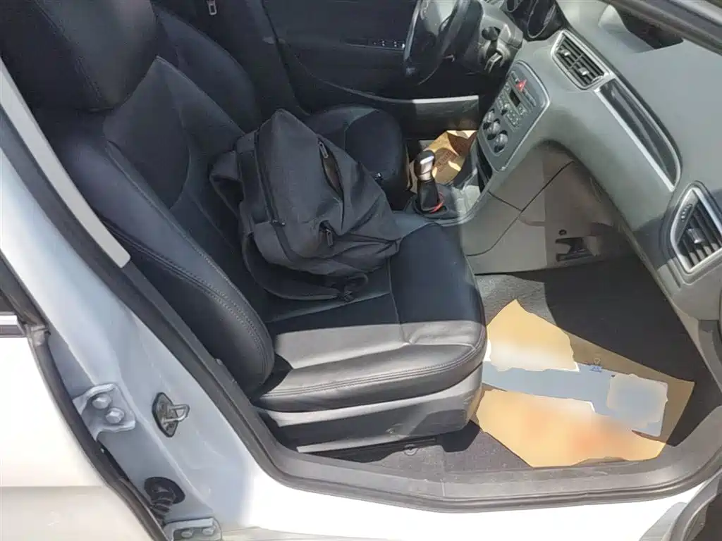 Peugeot 308 2014 Model Joy Edition Classic 1.6L Manual Superior Style фото 25
