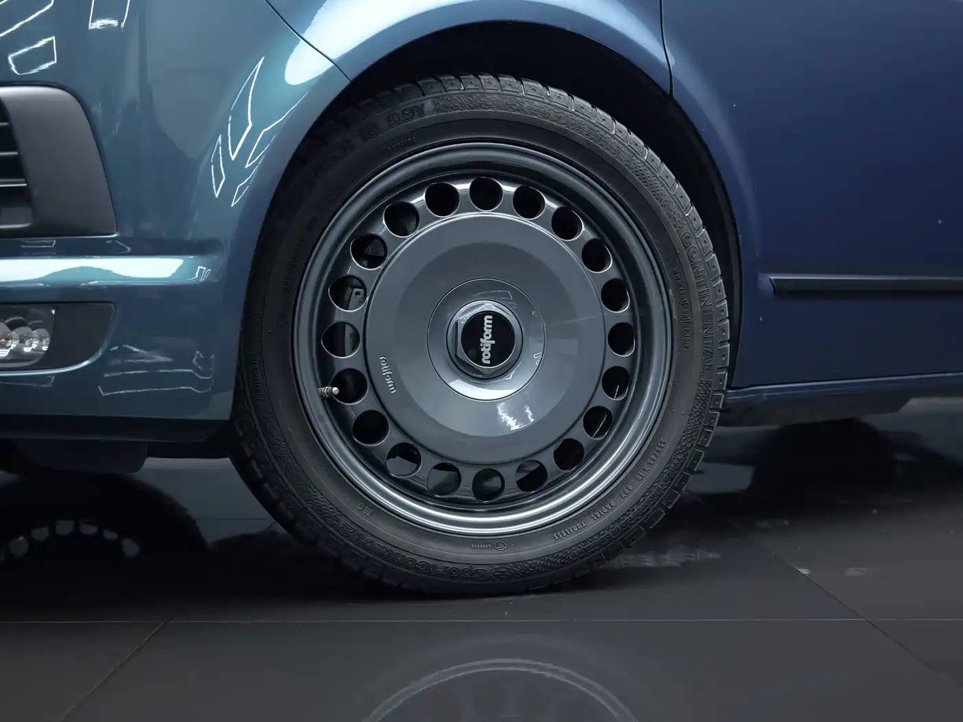 Volkswagen Multivan 2019 2.0TSI 4WD Premium 7-seater фото 27