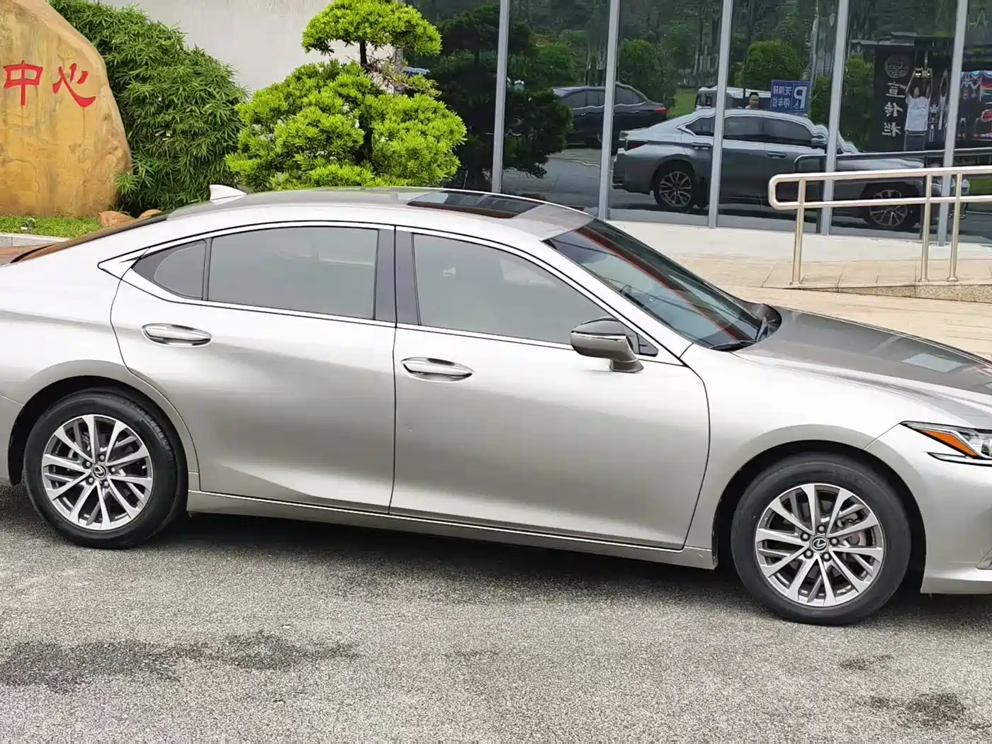 Lexus ES 2022 200 Excellence Edition фото 12