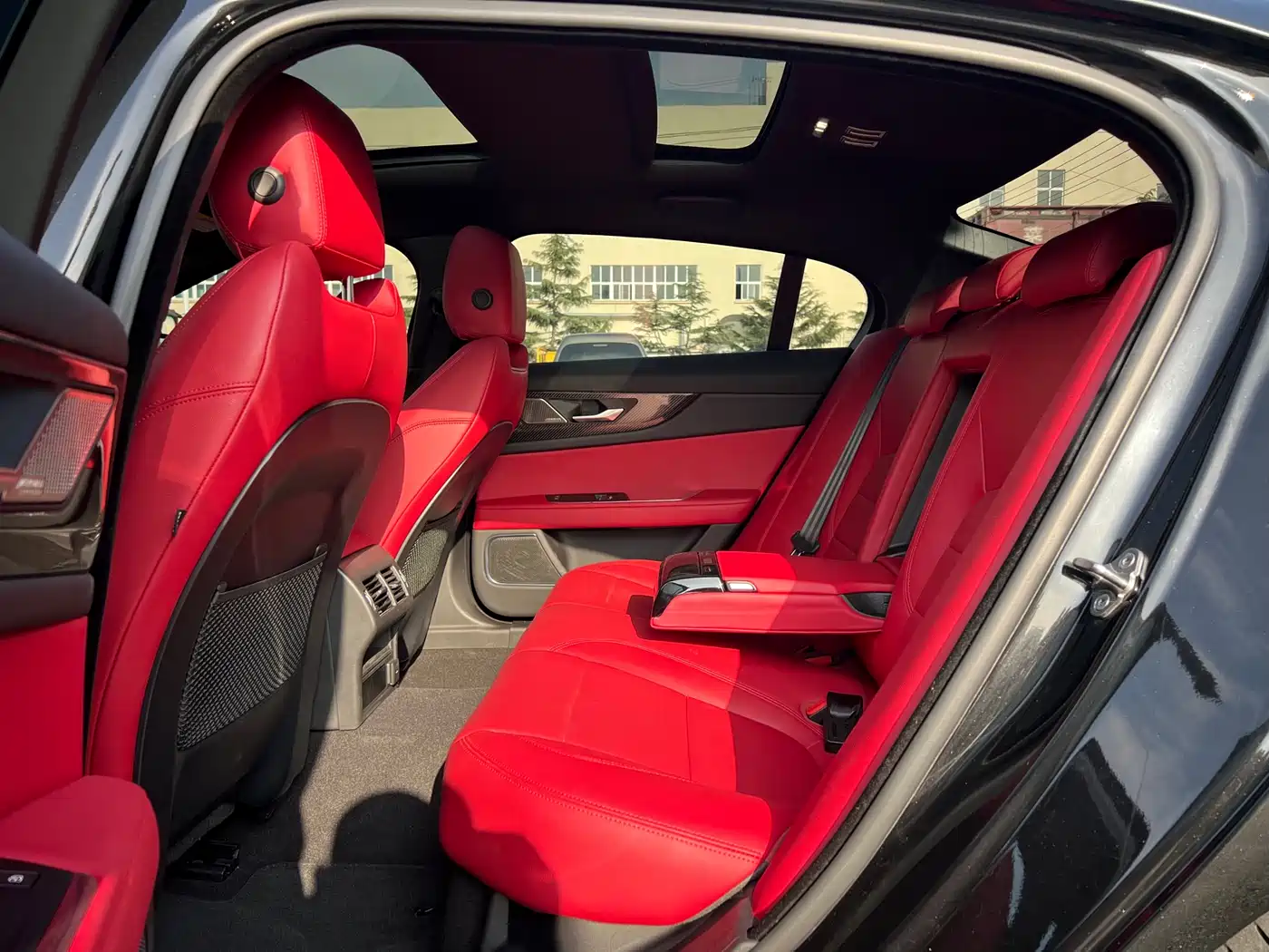 Jaguar XEL 2024 Model 2.0T 250PS R-DYNAMIC S Gloss Black Sport Edition фото 15
