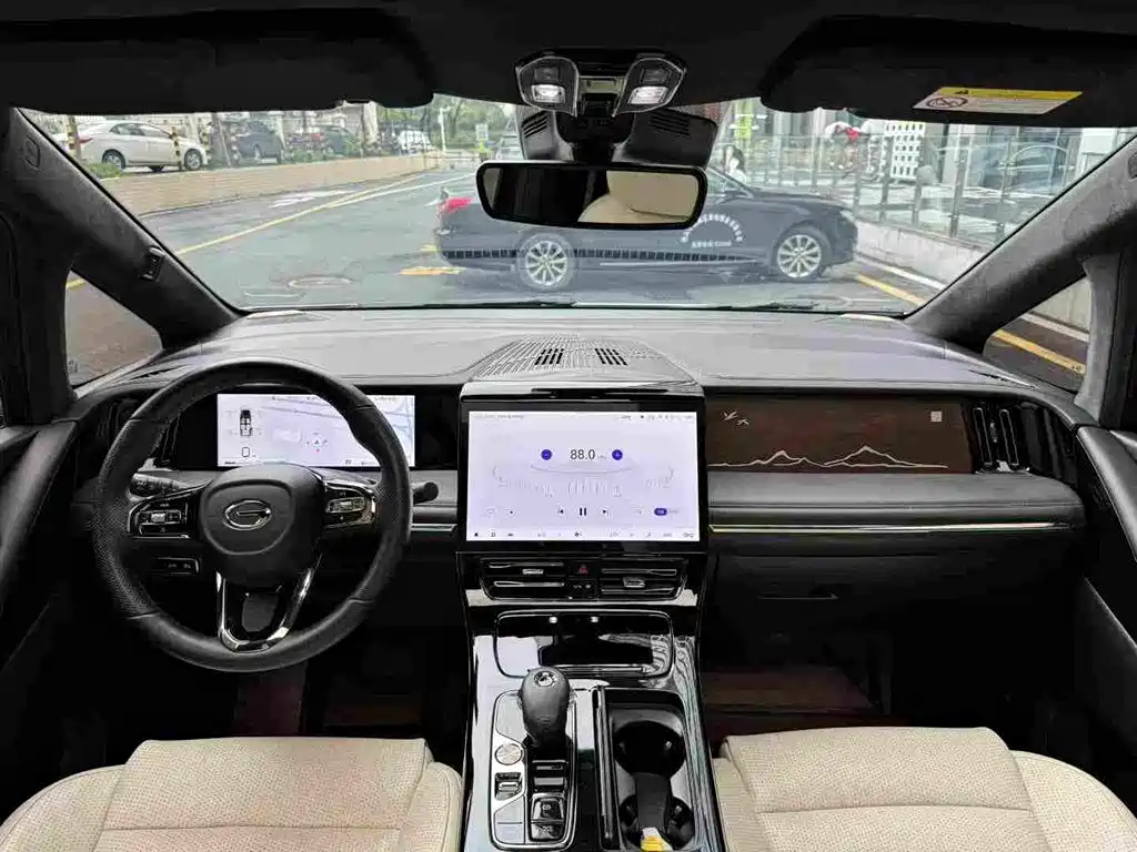 صورة 7 - GAC Trumpchi M8