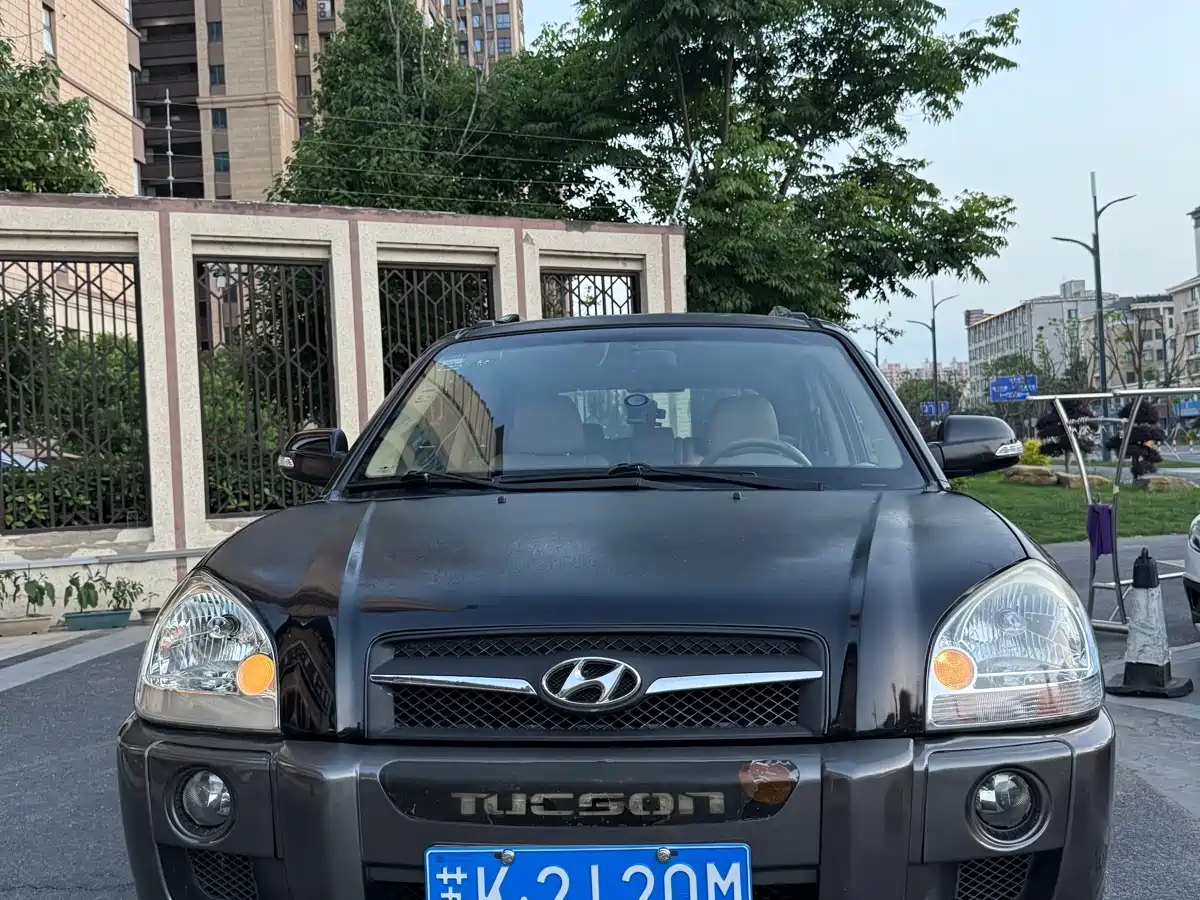 Hyundai Tucson 2009 2.0L Automatic 2WD Sunroof фото 2