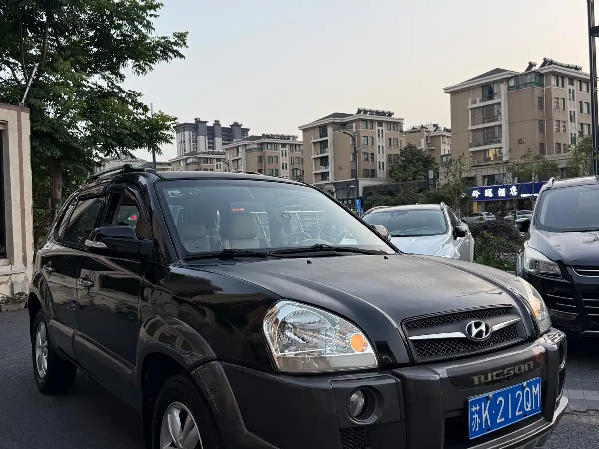 Hyundai Tucson 2009 2.0L Automatic 2WD Sunroof фото 3