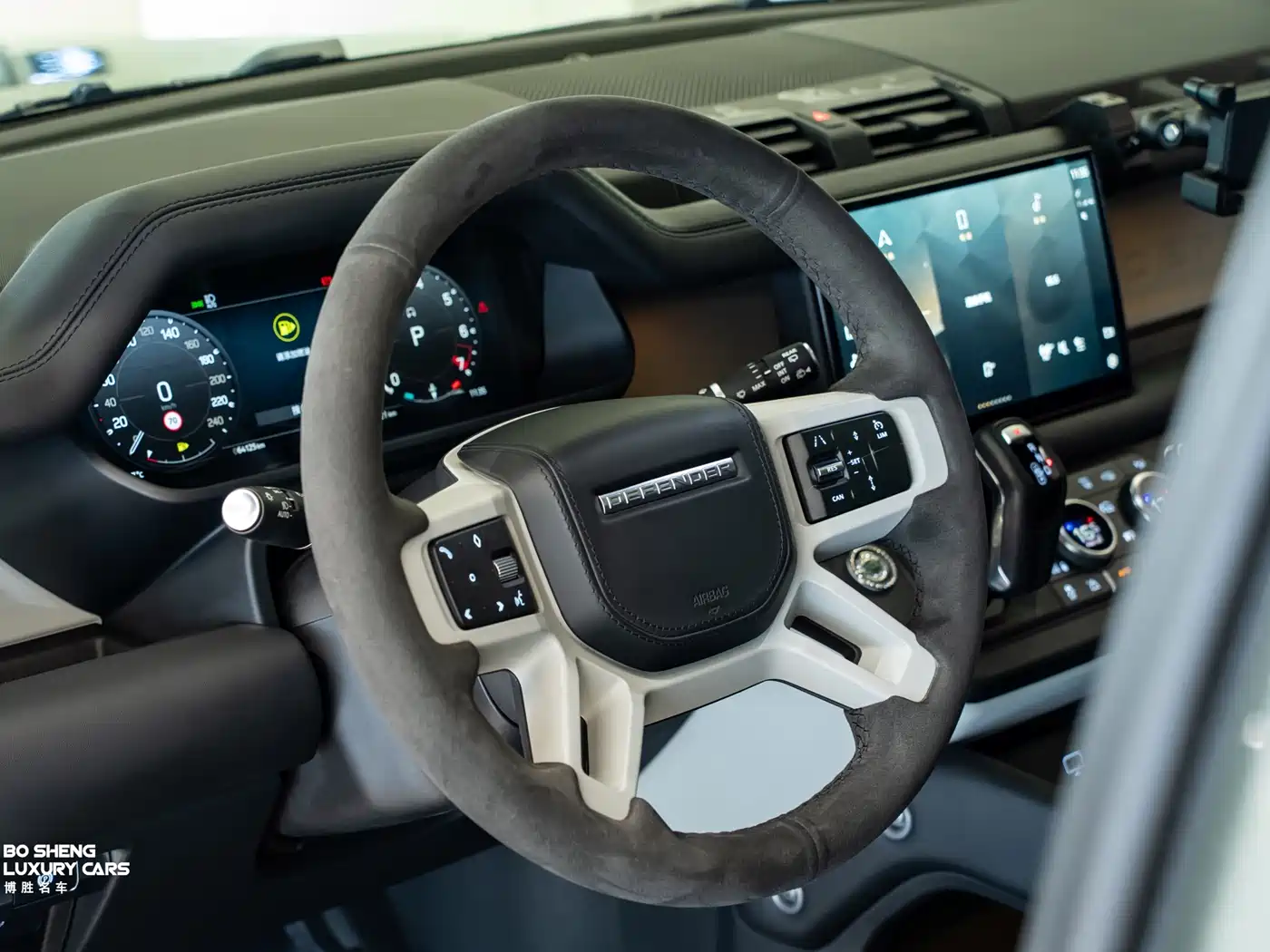 Land Rover Defender 2023 Model 110 3.0T P400 X-DYNAMIC HSE фото 17
