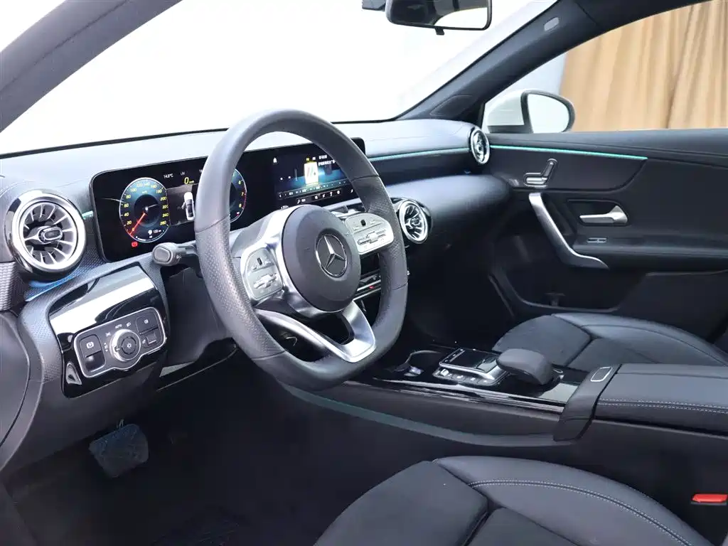 Mercedes-Benz A-Class 2021 A 200 L Sport Sedan Fashion Edition фото 12