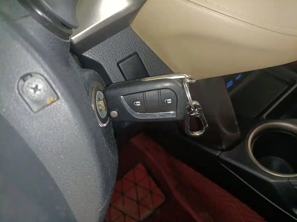 Toyota RAV4 Rongfang 2013 2.0L CVT 2WD Urban фото 8