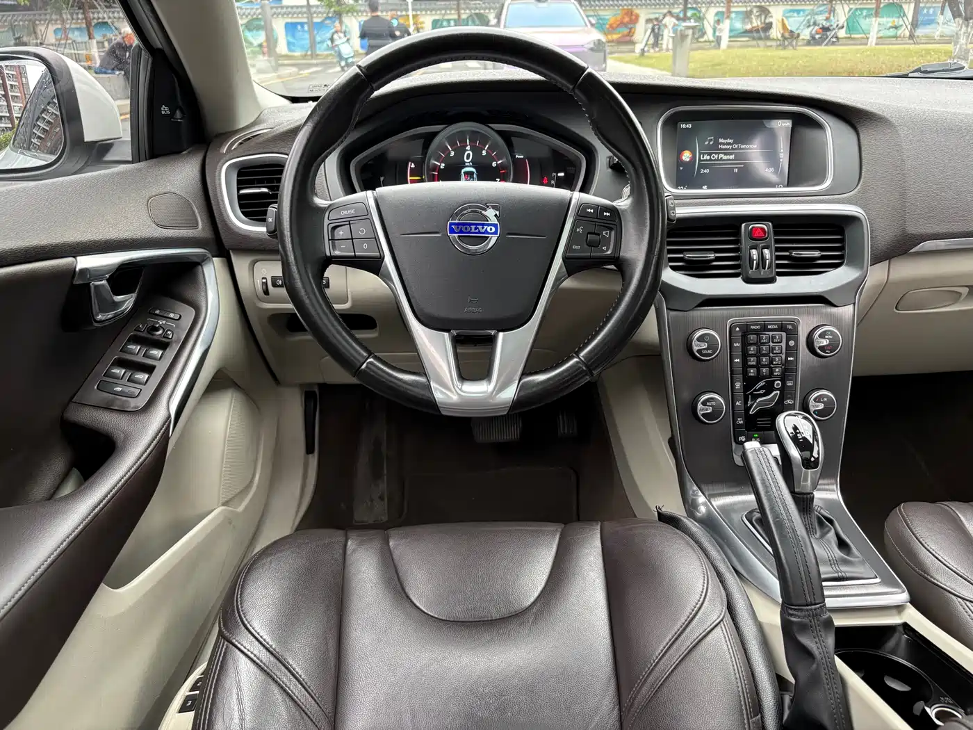 Фото 11 - Volvo V40