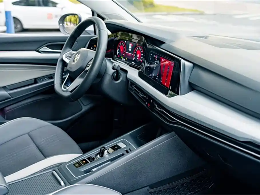 Volkswagen Golf 2021 200TSI DSG Pro фото 16