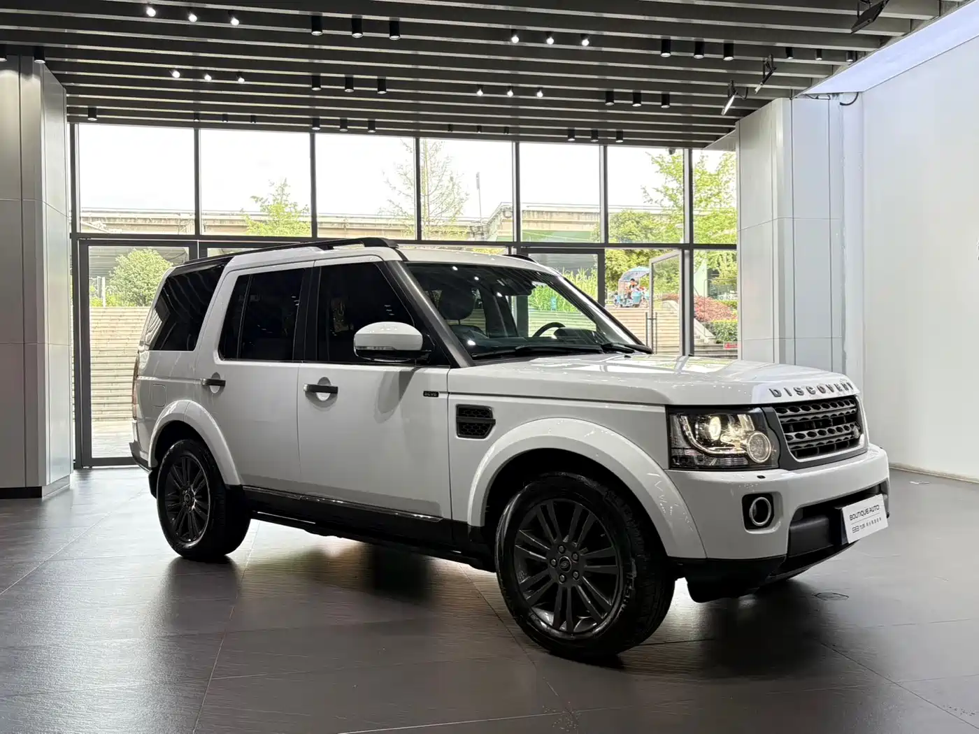 Land Rover Discovery 2015 3.0 SC V6 SE фото 3