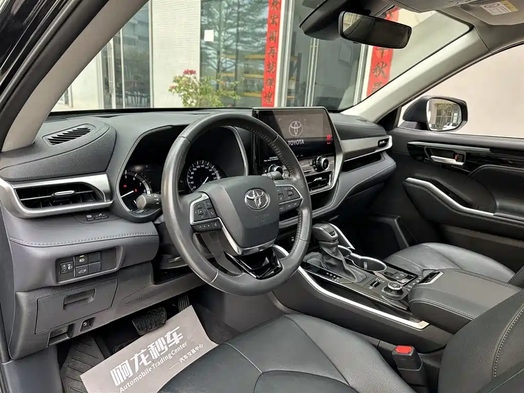 TOYOTA HIGHLANDER