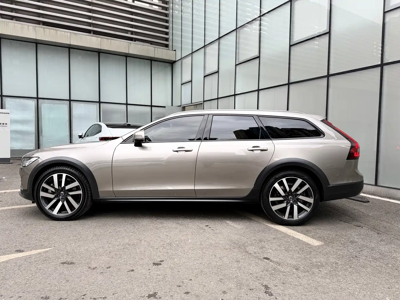 VOLVO V90