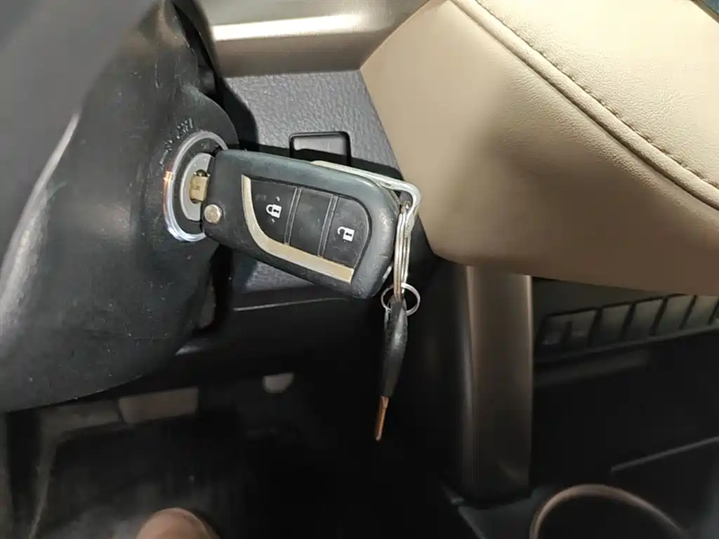 Toyota RAV4 Rongfang 2015 2.0L CVT 2WD Trend Edition фото 9