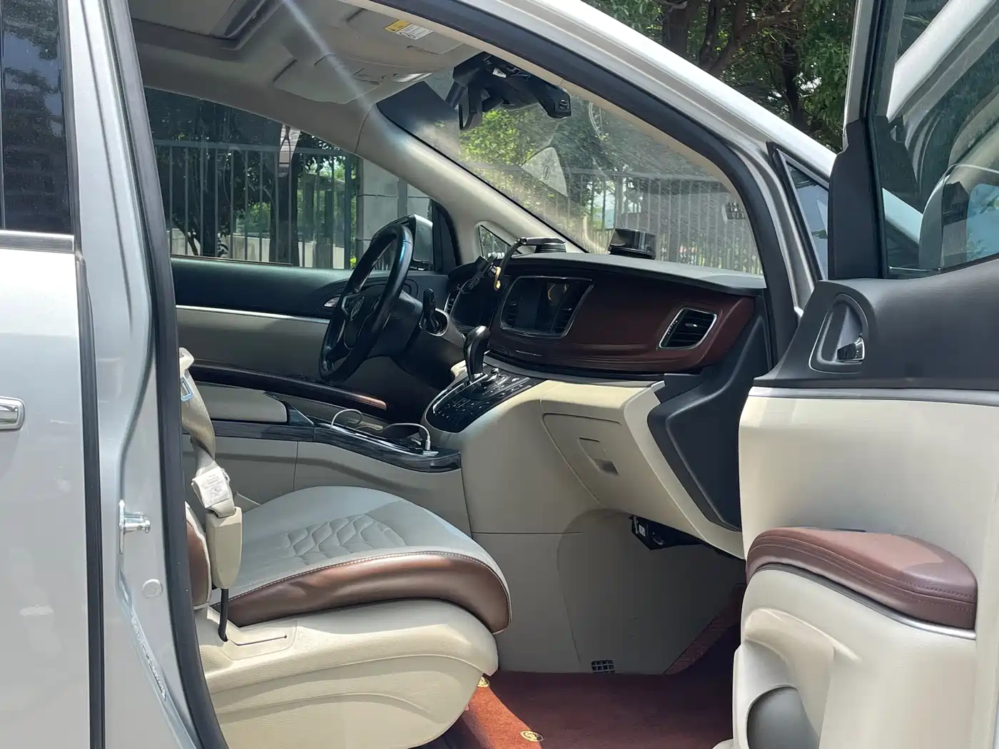 Buick GL8 2017 25S Premium Model China V фото 10