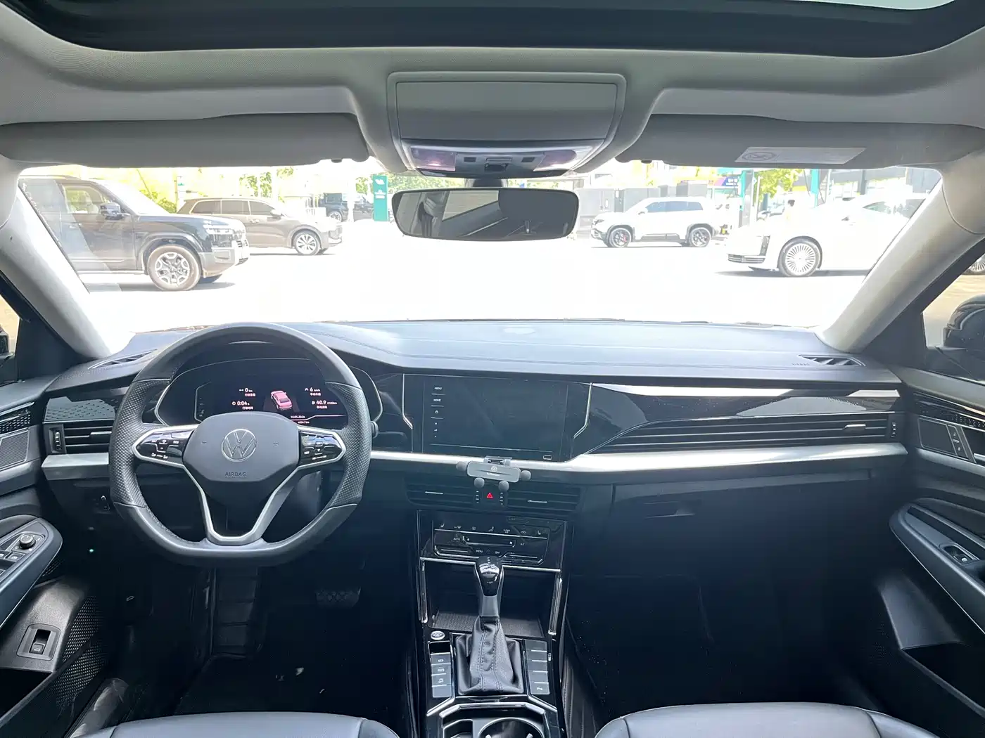 Volkswagen Passat 2023 330TSI Starlight Elite Edition фото 11