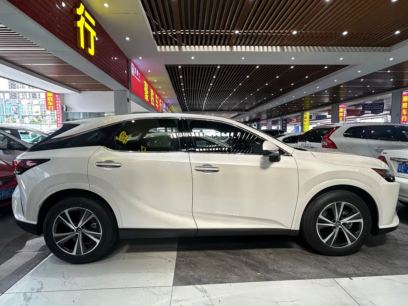 Lexus RX 2026 300 AWD Premium Edition фото 7