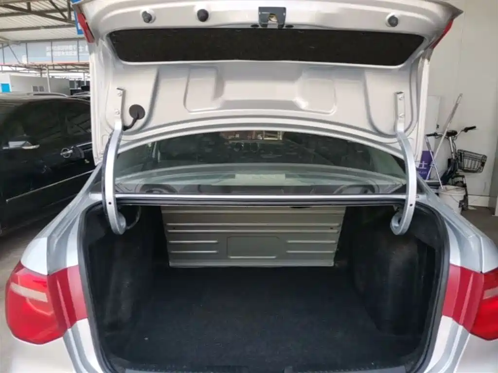 Volkswagen Jetta 2015 1.6L Auto Comfort фото 19